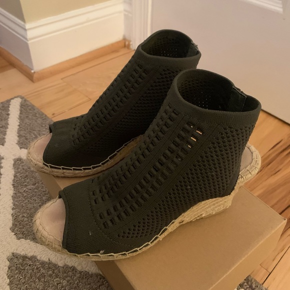 Selling - Picture 4 of 5